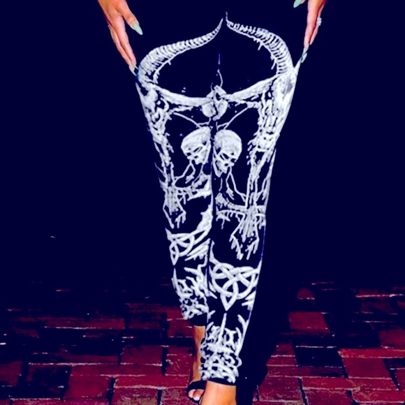 Horror W/ Upside Down Crosses On Crop Top & Sexy Horror Graphics On Leggings - Picture 4 of 6
